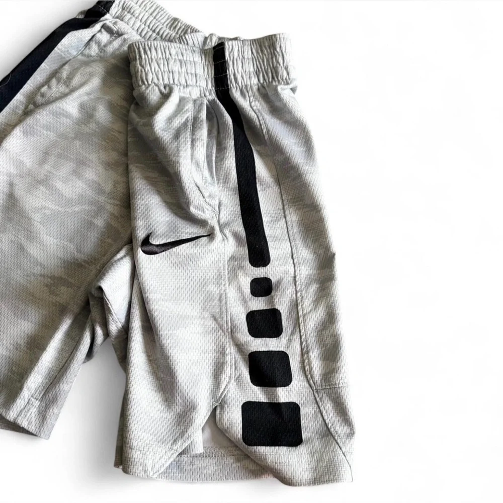 Nike Elite Boys Dri-FIT Basketball Shorts Grey Camo M
